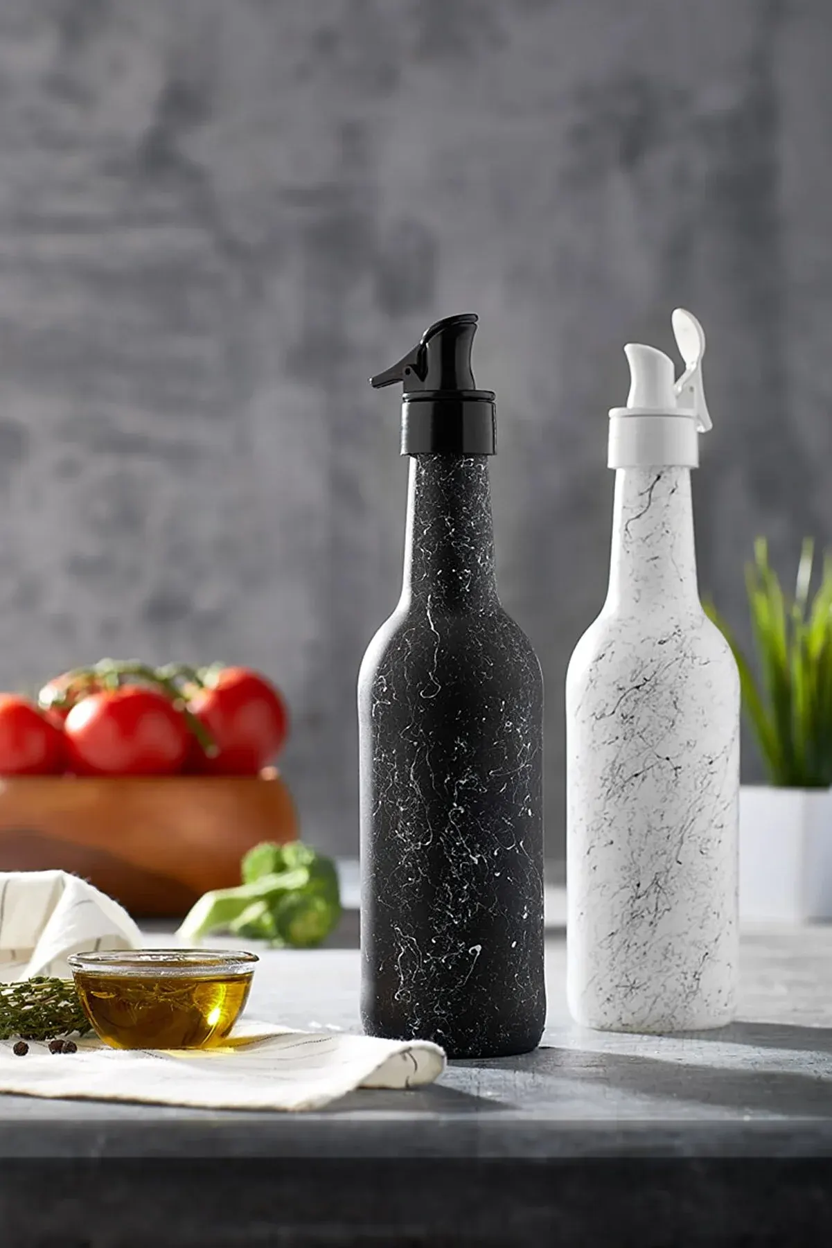 Granite Marble oil and vinegar bottle, 750 ml, black and white